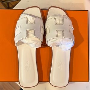 Ladies Hermes Oran Sandal- blanc piqures